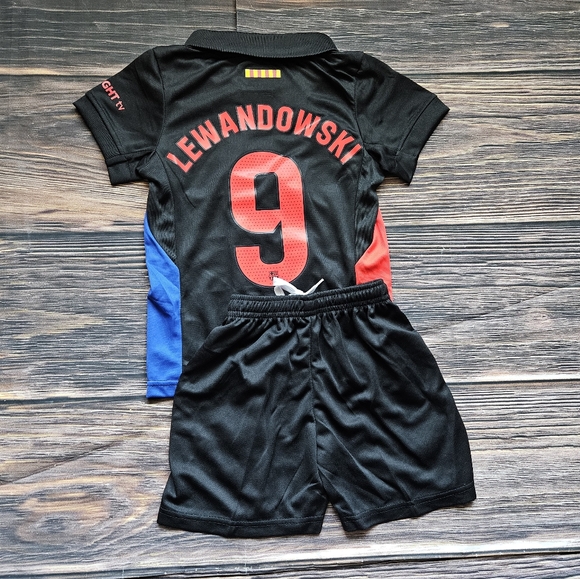 Barcelona Lewandowski 9 kid's soccer uniform - Picture 1 of 2